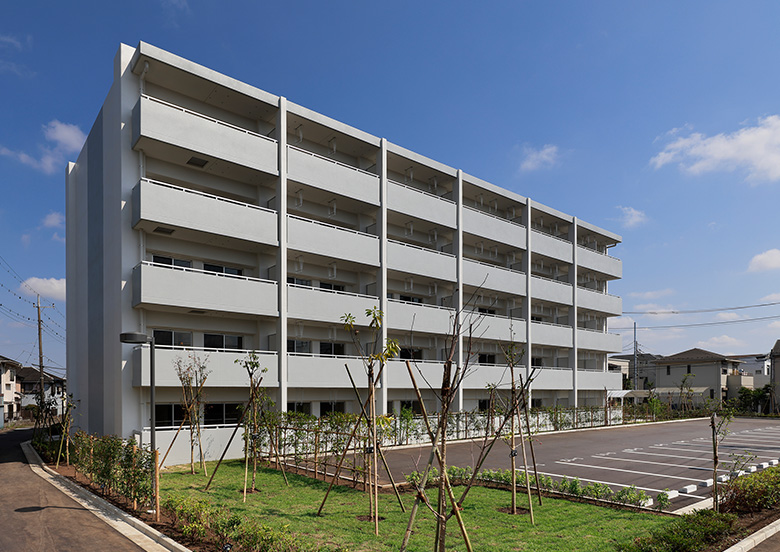 県営鶴ケ峰団地公営住宅 写真1